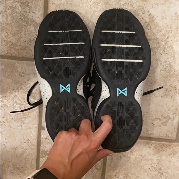 6.5 Nike youth boys shoes gently used - Picture 3 of 3